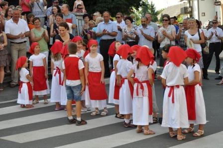 KNOBLEHARJEVO 2012 - Otvoritev ceste in pločnika do osnovne šole Frana Metelka 17